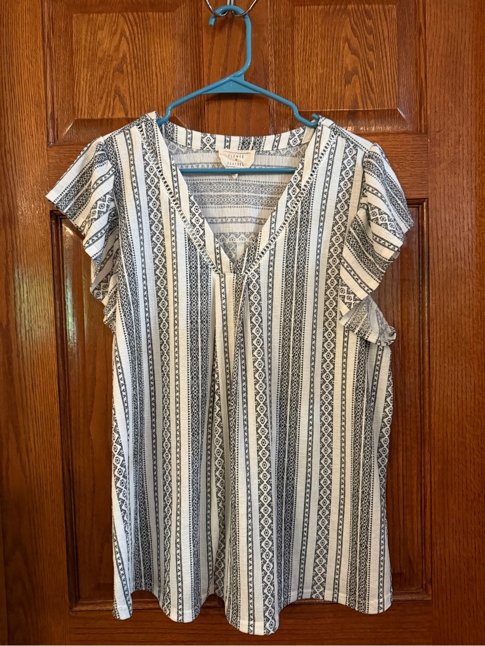 Flower & Feather 2XL Striped V Neck Pullover Short Sleeve